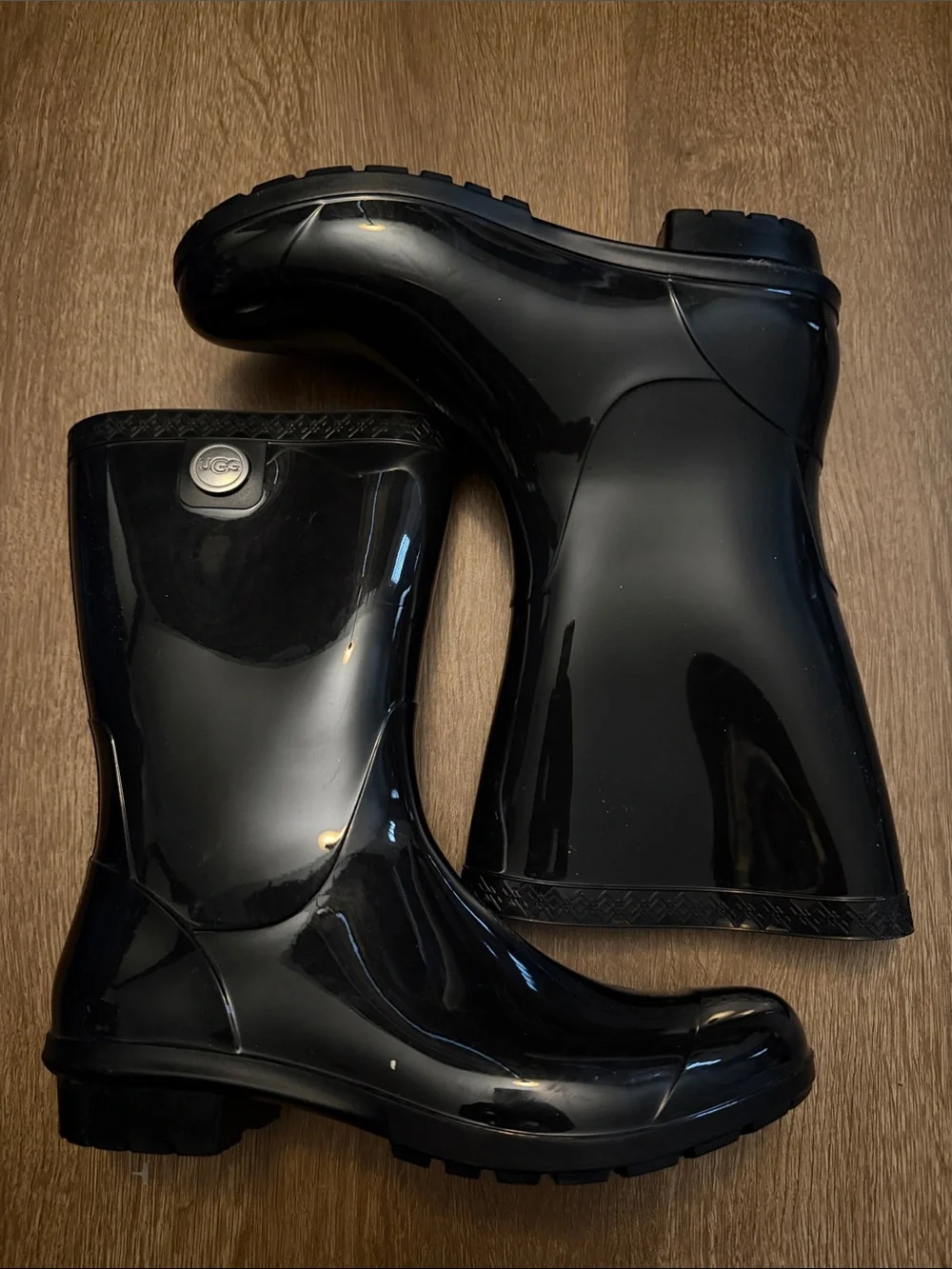 UGG shiny patent